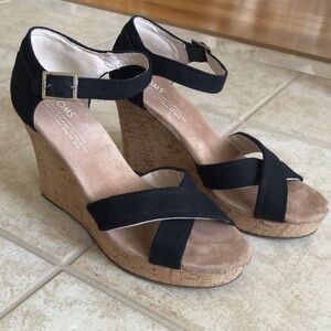 TOMS Women's Black Wedge Sandals (NWOT)